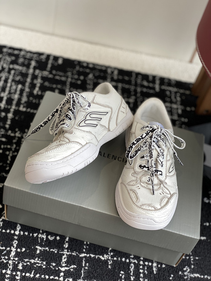 BL Hamptons Worn-Out -COPSHOE BL - WO 04