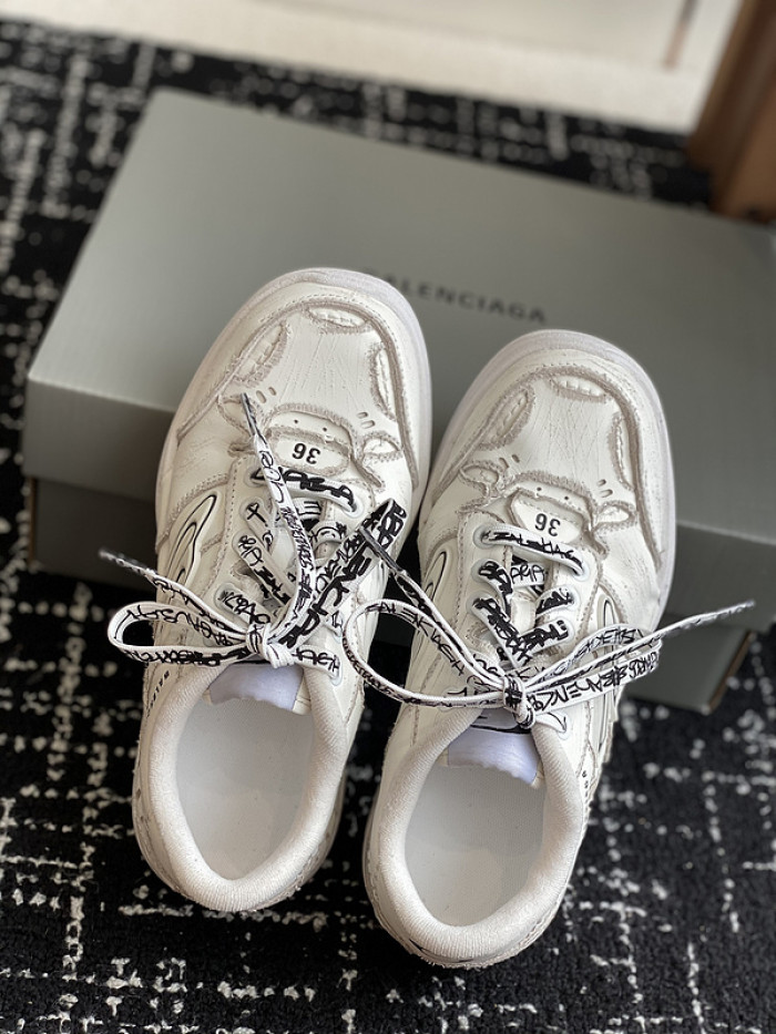 BL Hamptons Worn-Out -COPSHOE BL - WO 04