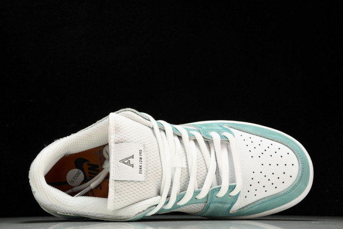 APRIL SKKATEBOARDS x NK SB Dunk Low FD2562-400