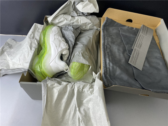 BL TRIPLE S TRAINERS CLEAR SOLE LIGHT GREEN 545325 W09O1 9844