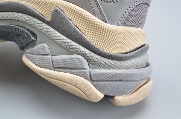 BL 17FW TRIPLE S WASHED SHOF SNEA GREY MENS AED2900